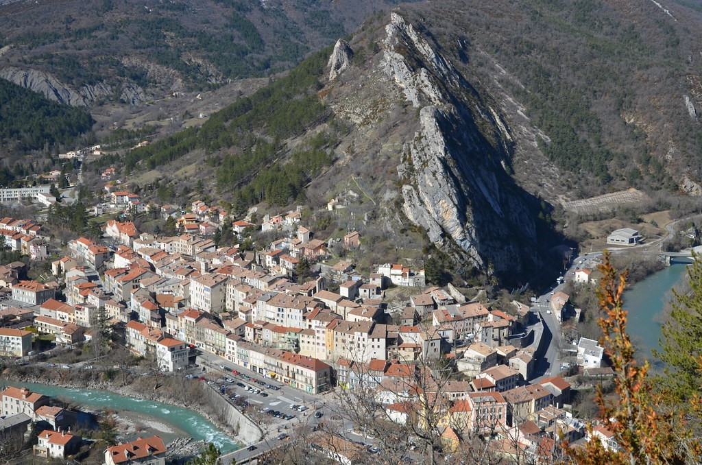 Photo de la vue aérienne de la commune de Serres.
