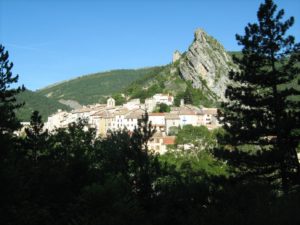 Photo de la vue d'ensemble du village de Serres.